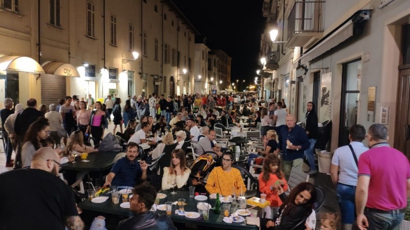 Notte Rosa a Casale tra musica e convivialità